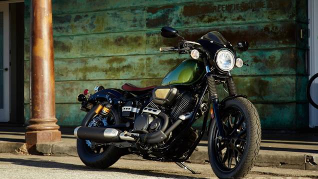 Yamaha Star Bolt R-Spec na cor verde exército com acessórios | <a href="https://quatrorodas.abril.com.br/moto/noticias/yamaha-lanca-custom-star-bolt-eua-735965.shtml" rel="migration">Leia mais</a>