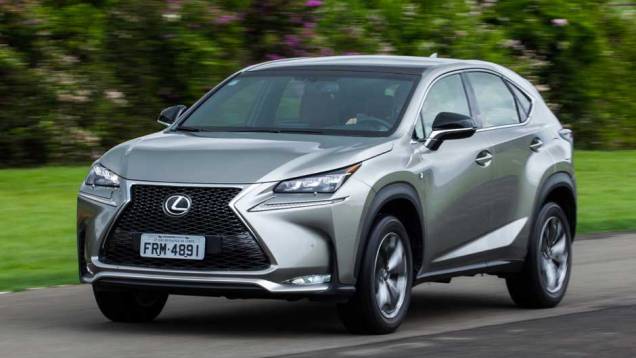 O NX 200 chega ao Brasil disposto a ampliar a participação da marca Lexus por aqui | <a href="https://quatrorodas.abril.com.br/noticias/fabricantes/lexus-lanca-nx-200t-brasil-846698.shtml" rel="migration">Leia mais</a>