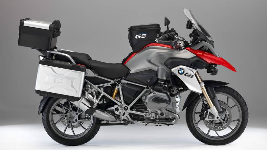 A versão topo de linha que conta com suspensão com ajuste eletrônico | <a href="https://quatrorodas.abril.com.br/moto/noticias/nova-bmw-r-1200-gs-chega-r-73-400-738866.shtml" rel="migration">Leia mais</a>