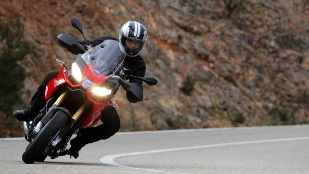 Conheça a Aprilia Caponord 1200 2013 | <a href="https://quatrorodas.abril.com.br/moto/noticias/conheca-aprilia-caponord-1200-2013-736522.shtml" rel="migration">Leia mais</a> Conheça a Aprilia Caponord 1200 2013 | <a href="https://quatrorodas.abril.com.br/moto/noticias/conheca-aprilia-caponord-1200-2013-736522.shtml" rel="migration">Leia mais</a>