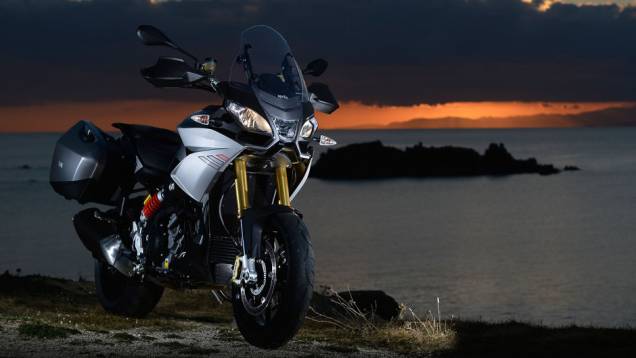 Enquanto a versão Travel Pack custa 15.999 euros | <a href="https://quatrorodas.abril.com.br/moto/noticias/conheca-aprilia-caponord-1200-2013-736522.shtml" rel="migration">Leia mais</a> Enquanto a versão Travel Pack custa 15.999 euros | <a href="https://quatrorodas.abril.com.br/moto/noticias/conheca-aprilia-caponord-1200-2013-736522.shtml" rel="migration">Leia mais</a>