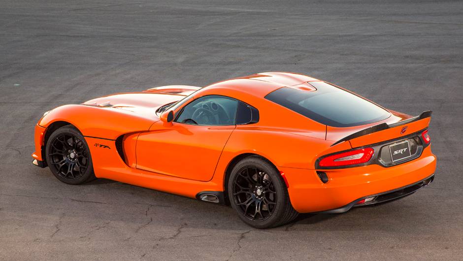 Assim como na vers&atilde;o original, escapamento lateral &eacute; uma marca registrada | <a href="%20https://quatrorodas.abril.com.br/saloes/new-york/2013/srt-viper-ta-737273.shtml" rel="migration">Leia mais</a>