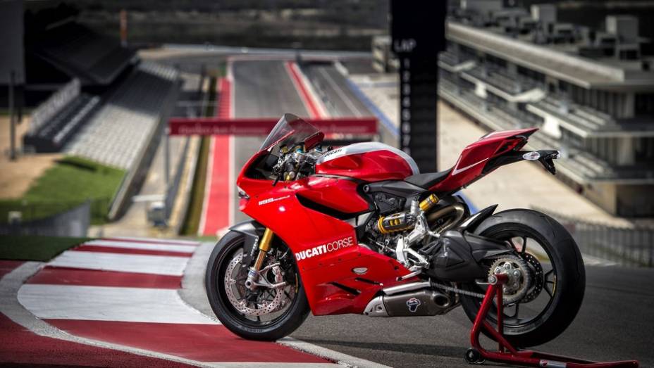 Nova Ducati 1199 Panigale R, que custará 29.995 dólares | <a href="https://quatrorodas.abril.com.br/moto/noticias/ducati-lanca-1199-panigale-r-2013-austin-736714.shtml" rel="migration">Leia mais</a>