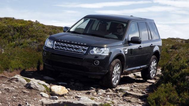 Por fora, faróis e lanternas ganharam LEDs | <a href="https://quatrorodas.abril.com.br/noticias/fabricantes/land-rover-freelander-2013-traz-mudancas-736738.shtml" rel="migration">Leia mais</a> Por fora, faróis e lanternas ganharam LEDs | <a href="https://quatrorodas.abril.com.br/noticias/fabricantes/land-rover-freelander-2013-traz-mudancas-736738.shtml" rel="migration">Leia mais</a>