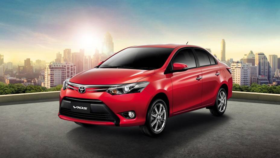 Feito para países emergentes, ele aproveita a plataforma do Etios, mas é bem diferente de seu irmão mais velho | <a href="https://quatrorodas.abril.com.br/noticias/fabricantes/toyota-revela-vios-tailandia-737086.shtml" rel="migration">Leia mais</a>