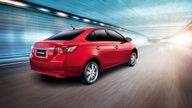 Por este ângulo fica ainda mais evidente a semelhança com o rival da Honda | <a href="https://quatrorodas.abril.com.br/noticias/fabricantes/toyota-revela-vios-tailandia-737086.shtml" rel="migration">Leia mais</a> Por este ângulo fica ainda mais evidente a semelhança com o rival da Honda | <a href="https://quatrorodas.abril.com.br/noticias/fabricantes/toyota-revela-vios-tailandia-737086.shtml" rel="migration">Leia mais</a>