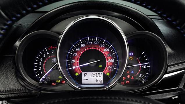 Sem ousadias, painel tem instrumentos com fácil | <a href="https://quatrorodas.abril.com.br/noticias/fabricantes/toyota-revela-vios-tailandia-737086.shtml" rel="migration">Leia mais</a> Sem ousadias, painel tem instrumentos com fácil | <a href="https://quatrorodas.abril.com.br/noticias/fabricantes/toyota-revela-vios-tailandia-737086.shtml" rel="migration">Leia mais</a>