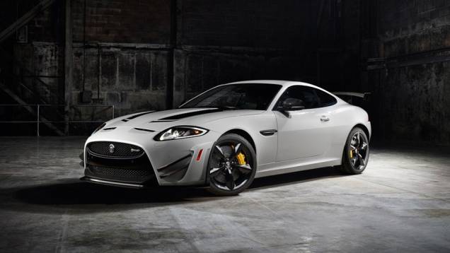 Trata-se do XKR-S GT, que terá apenas 30 unidades produzidas | <a href="https://quatrorodas.abril.com.br/saloes/new-york/2013//jaguar-xkr-s-gt-737110.shtml" rel="migration">Leia mais</a> Trata-se do XKR-S GT, que terá apenas 30 unidades produzidas | <a href="https://quatrorodas.abril.com.br/saloes/new-york/2013//jaguar-xkr-s-gt-737110.shtml" rel="migration">Leia mais</a>