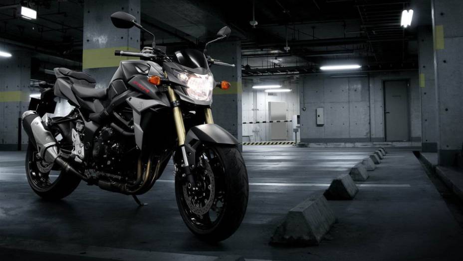 Suzuki GSR 750 Black Mat Limited Edition é lançada na Itália | <a href="https://quatrorodas.abril.com.br/moto/noticias/suzuki-gsr-750-black-mat-limited-edition-737271.shtml" rel="migration">Leia mais</a>