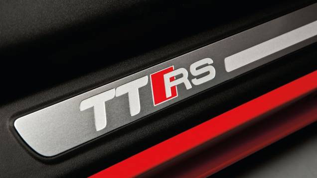 Gostou? Então saiba que o TT RS custa a partir de R$ 399 mil | <a href="https://quatrorodas.abril.com.br/carros/lancamentos/audi-tt-rs-737239.shtml" rel="migration">Leia mais</a> Gostou? Então saiba que o TT RS custa a partir de R$ 399 mil | <a href="https://quatrorodas.abril.com.br/carros/lancamentos/audi-tt-rs-737239.shtml" rel="migration">Leia mais</a>