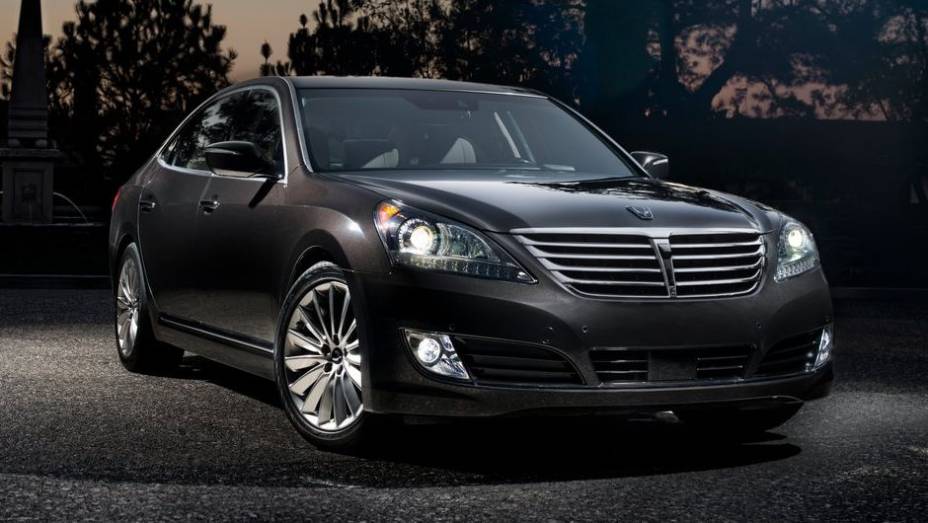 O Hyundai Equus 2014 foi apresentado no Salão de Nova Iorque | <a href="https://quatrorodas.abril.com.br/saloes/new-york/2013/hyundai-equus-737279.shtml" rel="migration">Leia mais</a>