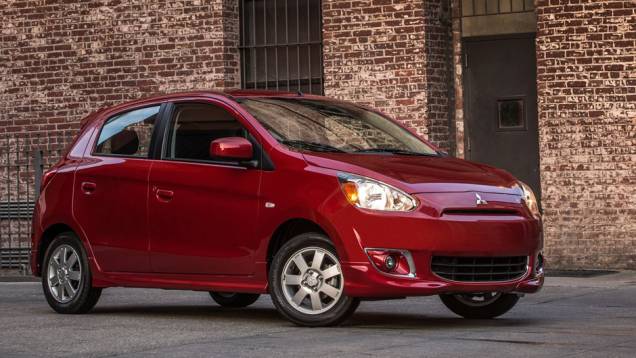 A Mitsubishi revela a versão norte-americana do hatch compacto Mirage (modelo 2014) durante o Salão de Nova Iorque | <a href="%20https://quatrorodas.abril.com.br/saloes/new-york/2013/mitsubishi-mirage-737029.shtml" rel="migration">Leia mais</a>