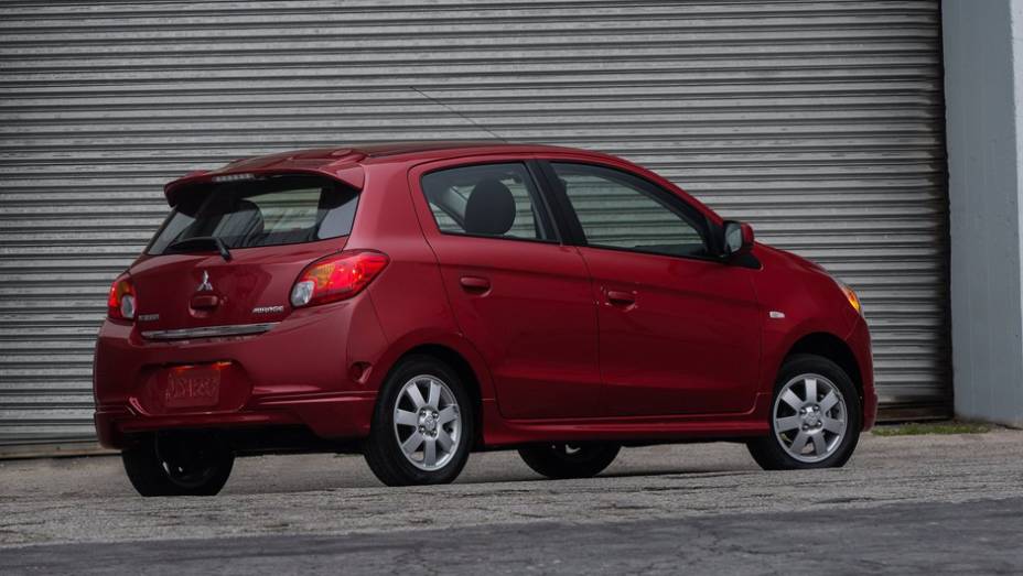 O desempenho é obtido por meio do pequeno motor 1.2 de três cilindros que equipa o modelo | <a href="%20https://quatrorodas.abril.com.br/saloes/new-york/2013/mitsubishi-mirage-737029.shtml" rel="migration">Leia mais</a>