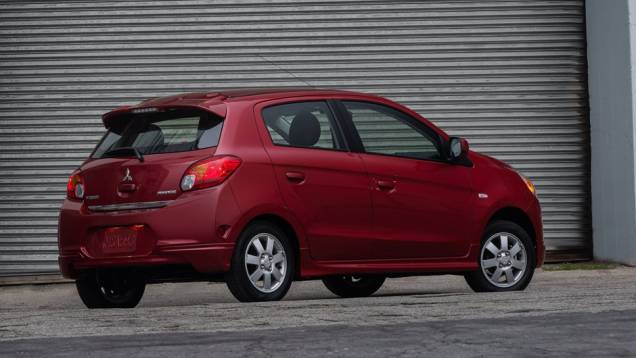 O desempenho é obtido por meio do pequeno motor 1.2 de três cilindros que equipa o modelo | <a href="%20https://quatrorodas.abril.com.br/saloes/new-york/2013/mitsubishi-mirage-737029.shtml" rel="migration">Leia mais</a>