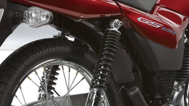 Suspensão Traseira - Balança articulada, com amortecedores hidráulicos, mola helicoidal, com ajuste de pré-carga da mola | <a href="%20https://quatrorodas.abril.com.br/moto/noticias/suzuki-brasil-lanca-gs120-uso-urbano-737558.shtml" rel="migration">Leia mais</a> Suspensão Traseira - Balança articulada, com amortecedores hidráulicos, mola helicoidal, com ajuste de pré-carga da mola | <a href="%20https://quatrorodas.abril.com.br/moto/noticias/suzuki-brasil-lanca-gs120-uso-urbano-737558.shtml" rel="migration">Leia mais</a>