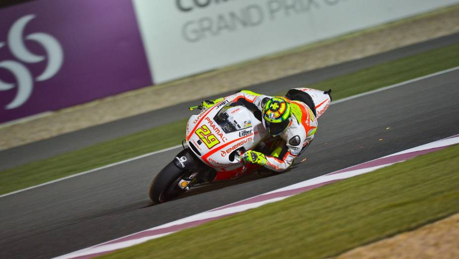 Andrea Iannone (Energy T.I. Pramac Racing) fechou a lista dos dez primeiros | <a href="https://quatrorodas.abril.com.br/moto/noticias/motogp-lorenzo-garante-pole-catar-738025.shtml" rel="migration">Leia mais</a>