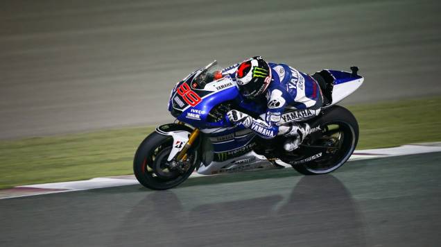 Jorge Lorenzo (Yamaha Factory Racing) garantiu a vitória no GP do Catar | <a href="https://quatrorodas.abril.com.br/moto/noticias/motogp-jorge-lorenzo-vence-corrida-catar-738020.shtml" rel="migration">Leia mais</a>