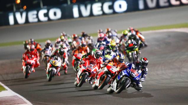 Corrida noturna do Catar abriu a Temporada 2013 da MotoGP | <a href="https://quatrorodas.abril.com.br/moto/noticias/motogp-jorge-lorenzo-vence-corrida-catar-738020.shtml" rel="migration">Leia mais</a>