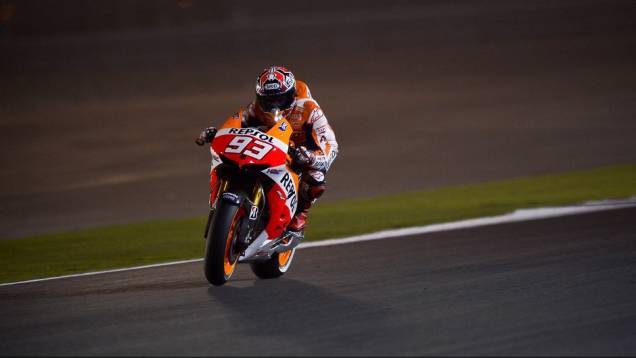 Em sua estreia na MotoGP, Marc Márquez (Repsol Honda Team) conquistou o terceiro lugar | <a href="https://quatrorodas.abril.com.br/moto/noticias/motogp-jorge-lorenzo-vence-corrida-catar-738020.shtml" rel="migration">Leia mais</a>