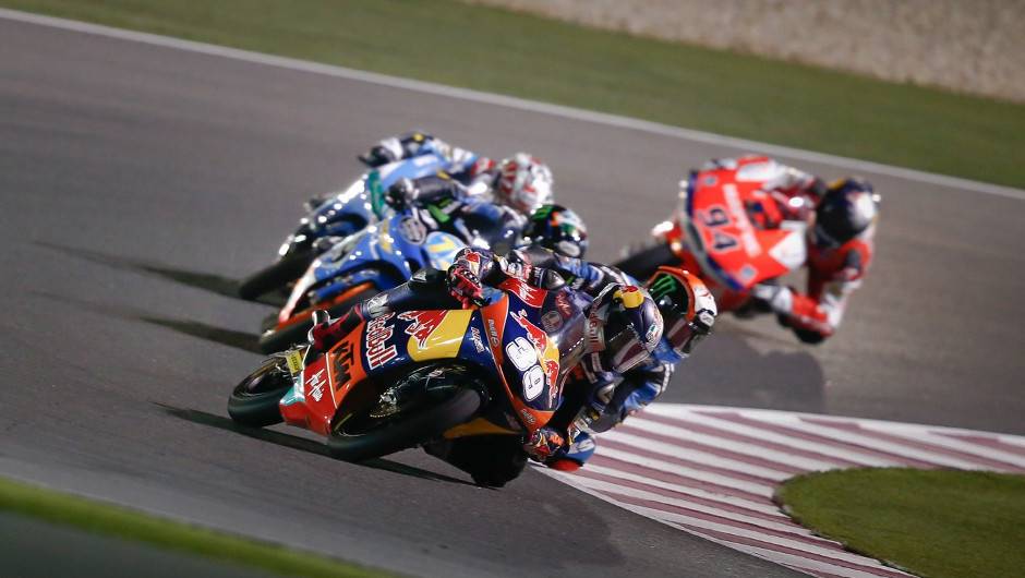 Luis Salom conquistou a vit&oacute;ria na Moto3 | <a href="https://quatrorodas.abril.com.br/moto/noticias/motogp-jorge-lorenzo-vence-corrida-catar-738020.shtml" rel="migration">Leia mais</a>