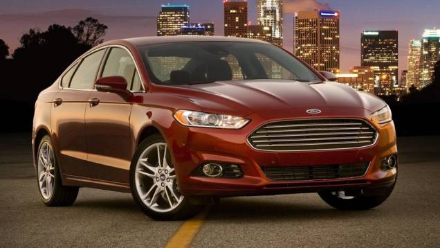 Médios - 2013 Ford Fusion - Preço inicial nos EUA: US$ 21.900 - Preço inicial no Brasil: R$ 92.900 | <a href="https://quatrorodas.abril.com.br/noticias/mercado/gm-domina-premio-best-cars-for-families-2013-738171.shtml" rel="migration">Leia mais</a>