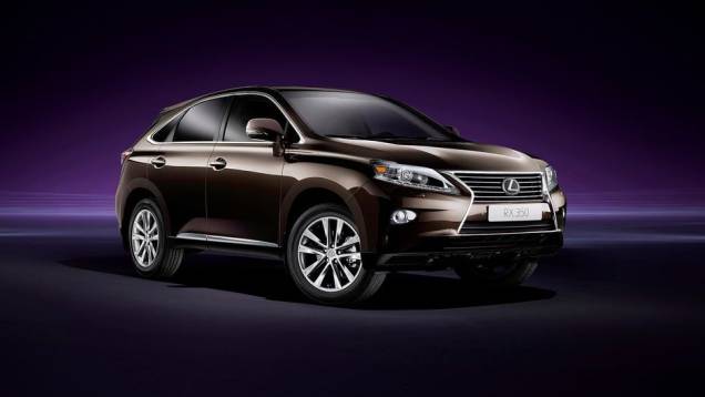 SUVs de luxo de 2 fileiras - 2013 Lexus RX350 - Preço inicial nos EUA: US$ 39.660 - Preço inicial no Brasil: R$ 298.000 | <a href="%20https://quatrorodas.abril.com.br/noticias/mercado/gm-domina-premio-best-cars-for-families-2013-738171.shtml" rel="migration">Leia mais</a> SUVs de luxo de 2 fileiras - 2013 Lexus RX350 - Preço inicial nos EUA: US$ 39.660 - Preço inicial no Brasil: R$ 298.000 | <a href="%20https://quatrorodas.abril.com.br/noticias/mercado/gm-domina-premio-best-cars-for-families-2013-738171.shtml" rel="migration">Leia mais</a>