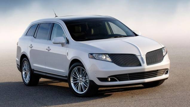 SUVs de luxo de 3 fileiras - 2013 Lincoln MKT - Preço inicial nos EUA: US$ 45.285 - Preço inicial no Brasil: R$ não é vendido | <a href="%20https://quatrorodas.abril.com.br/noticias/mercado/gm-domina-premio-best-cars-for-families-2013-738171.shtml" rel="migration">Leia mais</a>