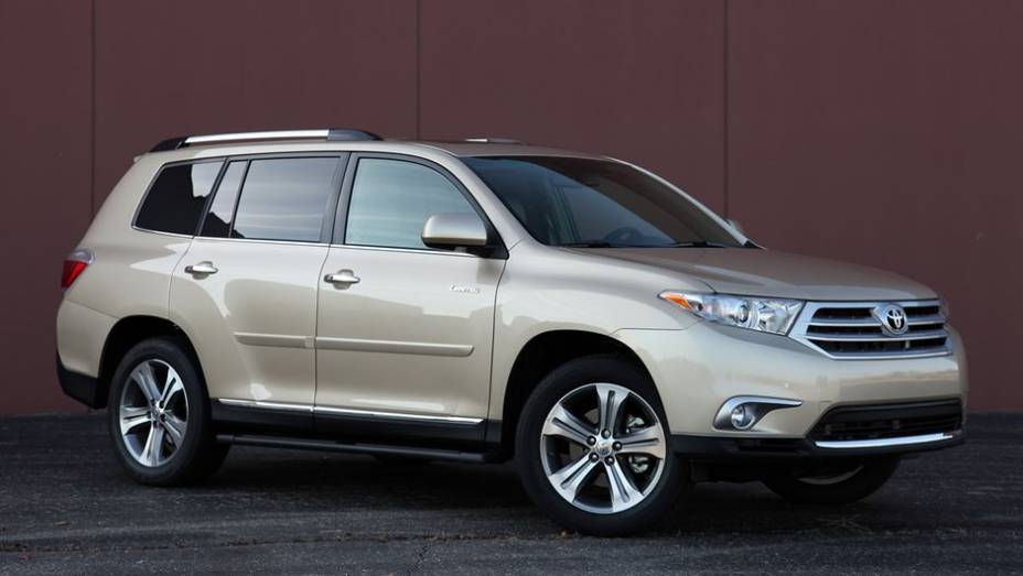 SUVs híbridos - 2013 Toyota Highlander Hybrid - Preço inicial nos EUA: US$ 40.170 - Preço inicial no Brasil: não é vendido | <a href="%20https://quatrorodas.abril.com.br/noticias/mercado/gm-domina-premio-best-cars-for-families-2013-738171.shtml" rel="migration">Leia mais</a>