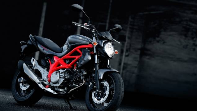 Suzuki anuncia cinco lançamentos para o Brasil, Gladius está entre os modelos | <a href="https://quatrorodas.abril.com.br/moto/noticias/suzuki-anuncia-5-lancamentos-brasil-738290.shtml" rel="migration">Leia mais</a>