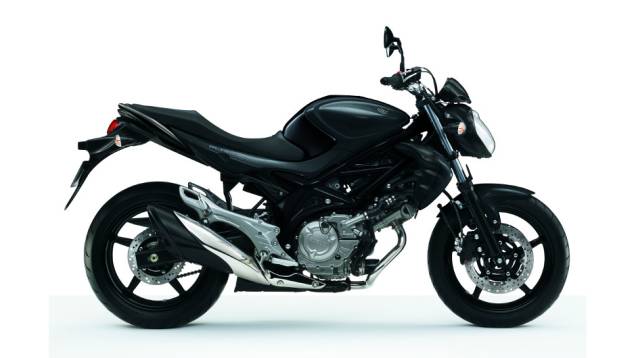 Suzuki lançou a Gladius no Brasil | <a href="https://quatrorodas.abril.com.br/moto/noticias/suzuki-anuncia-5-lancamentos-brasil-738290.shtml" rel="migration">Leia mais</a>