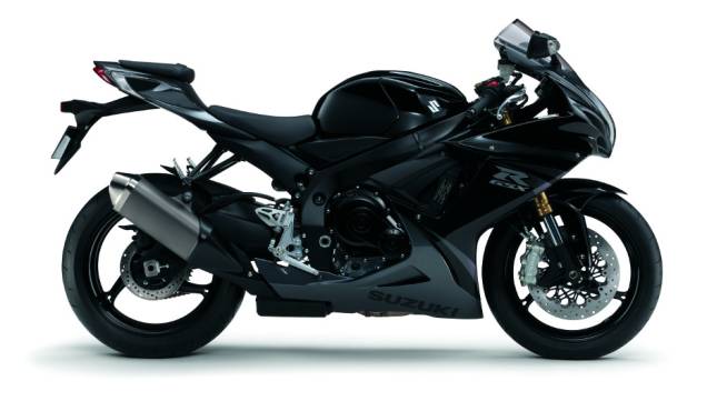 Disponível nas cores azul e preta, a GSX-R750 poderá ser encontrada nas lojas a partir de maio | <a href="%20https://quatrorodas.abril.com.br/moto/noticias/suzuki-anuncia-5-lancamentos-brasil-738290.shtml" rel="migration">Leia mais</a> Disponível nas cores azul e preta, a GSX-R750 poderá ser encontrada nas lojas a partir de maio | <a href="%20https://quatrorodas.abril.com.br/moto/noticias/suzuki-anuncia-5-lancamentos-brasil-738290.shtml" rel="migration">Leia mais</a>