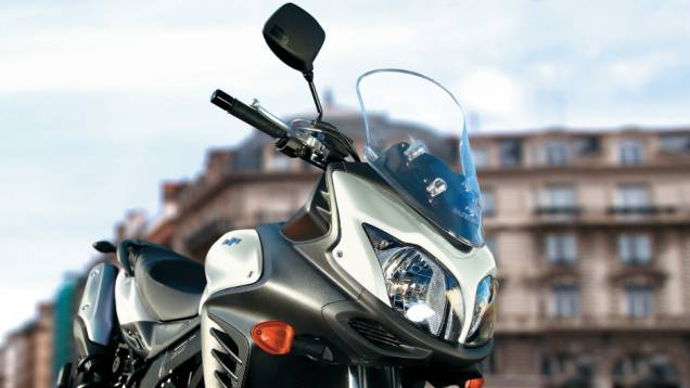 A nova Suzuki V-Strom 650 conta com motor V-Twin de 645 cm³ | <a href="https://quatrorodas.abril.com.br/moto/noticias/suzuki-anuncia-5-lancamentos-brasil-738290.shtml" rel="migration">Leia mais</a>