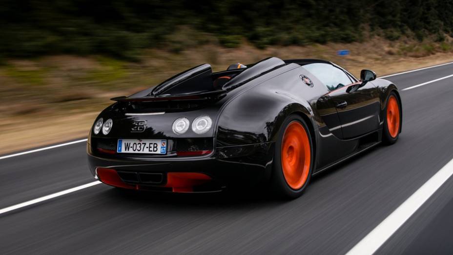 Apenas oito unidades do conversível serão produzidas | <a href="https://quatrorodas.abril.com.br/saloes/xangai/2013/bugatti-veyron-grand-sport-vitesse-wrc-edition-738696.shtml" rel="migration">Leia mais</a>