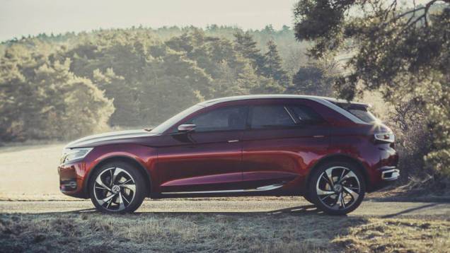 Design moderno está em sintonia com outros modelos da marca | <a href="https://quatrorodas.abril.com.br/saloes/xangai/2013/citroen-ds-wild-rubis-738701.shtml" rel="migration">Leia mais</a>