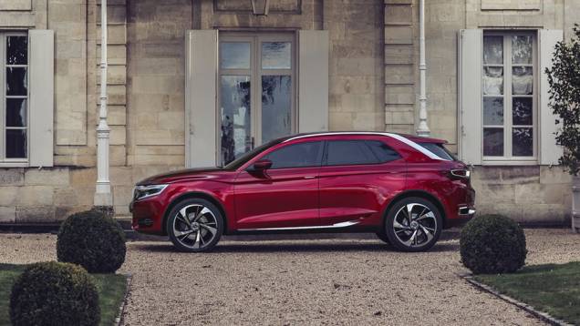 Ele tem 4,70 metros de comprimento, 1,95 metro de largura e 1,59 metro de altura | <a href="https://quatrorodas.abril.com.br/saloes/xangai/2013/citroen-ds-wild-rubis-738701.shtml" rel="migration">Leia mais</a> Ele tem 4,70 metros de comprimento, 1,95 metro de largura e 1,59 metro de altura | <a href="https://quatrorodas.abril.com.br/saloes/xangai/2013/citroen-ds-wild-rubis-738701.shtml" rel="migration">Leia mais</a>