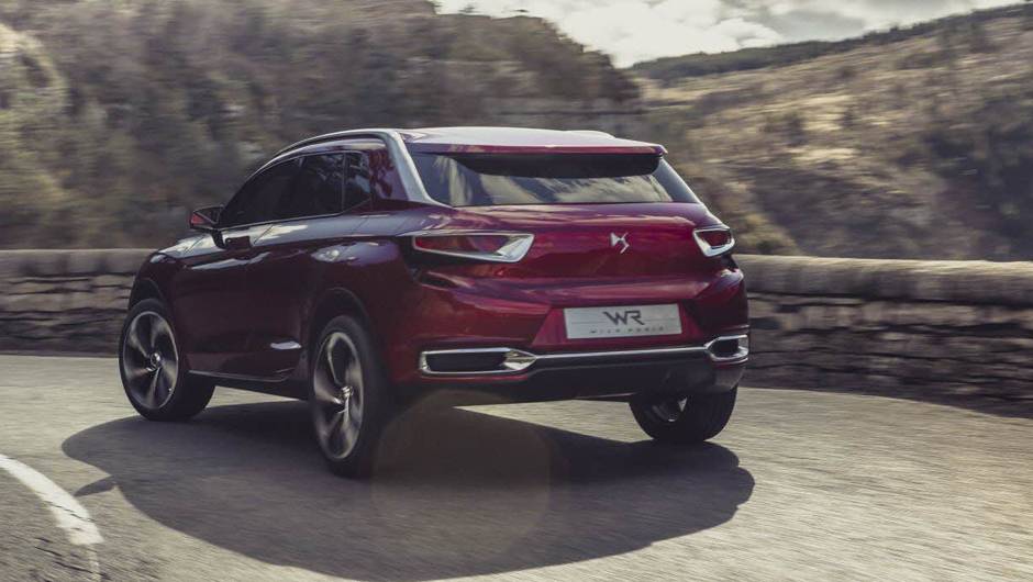 Traseira tem estilo elegante gra&ccedil;as aos apliques cromados | <a href="https://quatrorodas.abril.com.br/saloes/xangai/2013/citroen-ds-wild-rubis-738701.shtml" rel="migration">Leia mais</a>