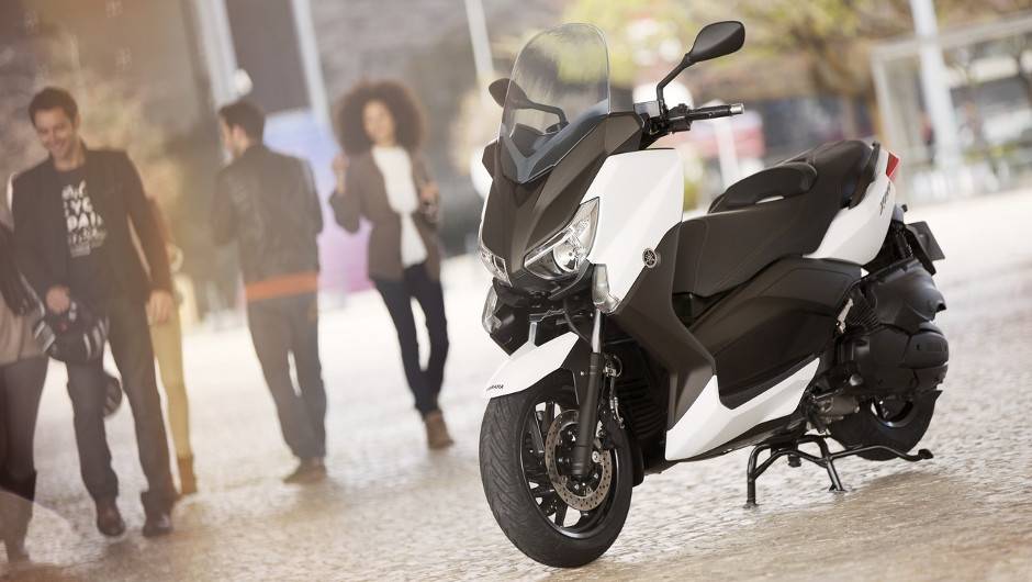 Yamaha lan&ccedil;a X-Max 400 na Europa | <a href="https://quatrorodas.abril.com.br/moto/noticias/yamaha-lanca-x-max-400-europa-738761.shtml" rel="migration">Leia mais</a>