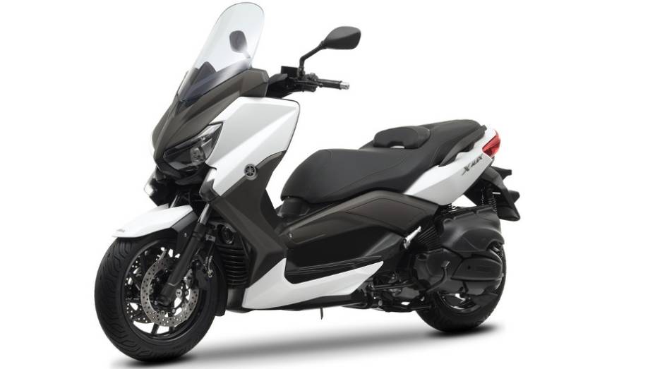 X-Max 400 equipado com um novo motor monocilíndrico de quatro tempos de 400 cc, DOHC, quatro válvulas e refrigerado a líquido | <a href="%20https://quatrorodas.abril.com.br/moto/noticias/yamaha-lanca-x-max-400-europa-738761.shtml" rel="migration">Leia mais</a>