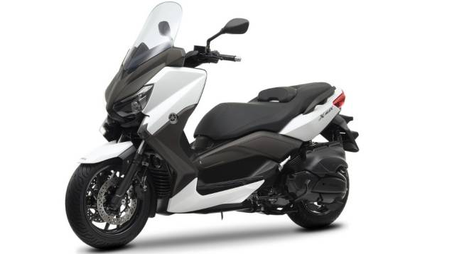 X-Max 400 equipado com um novo motor monocilíndrico de quatro tempos de 400 cc, DOHC, quatro válvulas e refrigerado a líquido | <a href="%20https://quatrorodas.abril.com.br/moto/noticias/yamaha-lanca-x-max-400-europa-738761.shtml" rel="migration">Leia mais</a> X-Max 400 equipado com um novo motor monocilíndrico de quatro tempos de 400 cc, DOHC, quatro válvulas e refrigerado a líquido | <a href="%20https://quatrorodas.abril.com.br/moto/noticias/yamaha-lanca-x-max-400-europa-738761.shtml" rel="migration">Leia mais</a>