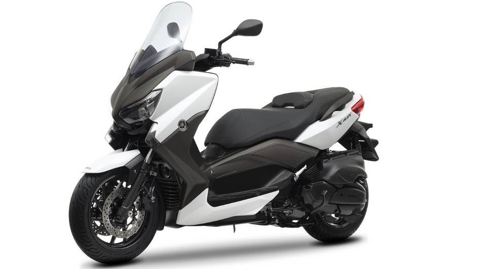 X-Max 400 equipado com um novo motor monocil&iacute;ndrico de quatro tempos de 400 cc, DOHC, quatro v&aacute;lvulas e refrigerado a l&iacute;quido | <a href="%20https://quatrorodas.abril.com.br/moto/noticias/yamaha-lanca-x-max-400-europa-738761.shtml" rel="migration">Leia mais</a>