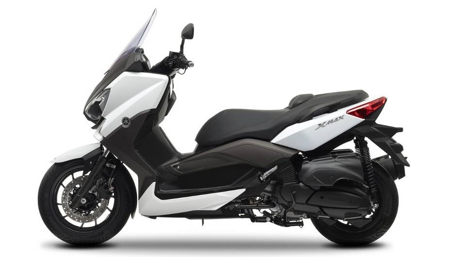 Motor do X-Max 400 &eacute; capaz de gerar 31,5 cavalos de pot&ecirc;ncia a 7.500 rpm | <a href="https://quatrorodas.abril.com.br/moto/noticias/yamaha-lanca-x-max-400-europa-738761.shtml" rel="migration">Leia mais</a>