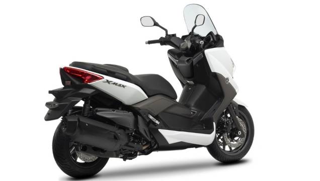 Seu torque máximo é de 3,45 kgf.m a 6.000 rpm | <a href="https://quatrorodas.abril.com.br/moto/noticias/yamaha-lanca-x-max-400-europa-738761.shtml" rel="migration">Leia mais</a> Seu torque máximo é de 3,45 kgf.m a 6.000 rpm | <a href="https://quatrorodas.abril.com.br/moto/noticias/yamaha-lanca-x-max-400-europa-738761.shtml" rel="migration">Leia mais</a>
