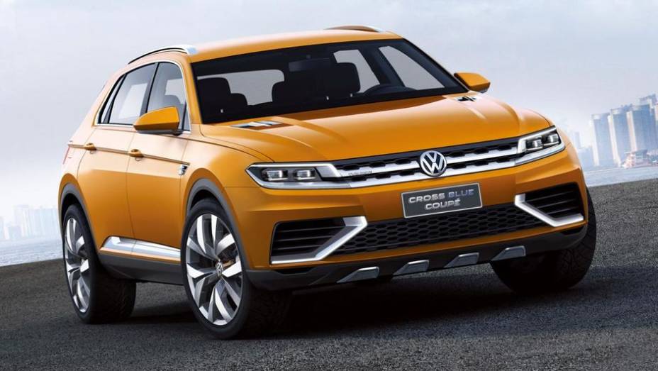 O modelo faz sua estreia mundial neste Salão de Xangai | <a href="https://quatrorodas.abril.com.br/saloes/xangai/2013/vw-crossblue-coupe-concept-738932.shtml" rel="migration">Leia mais</a>