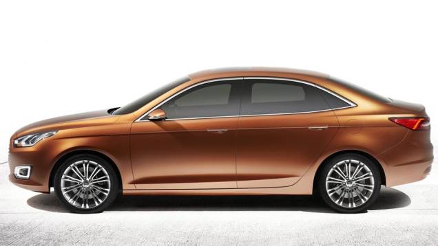 O Escort Concept adota a mais recente linguagem de estilos da Ford, inspirados na grade dianteira cromada da Aston-Martin | <a href="%20https://quatrorodas.abril.com.br/saloes/xangai/2013/ford-escort-concept-739214.shtml" rel="migration">Leia mais</a>