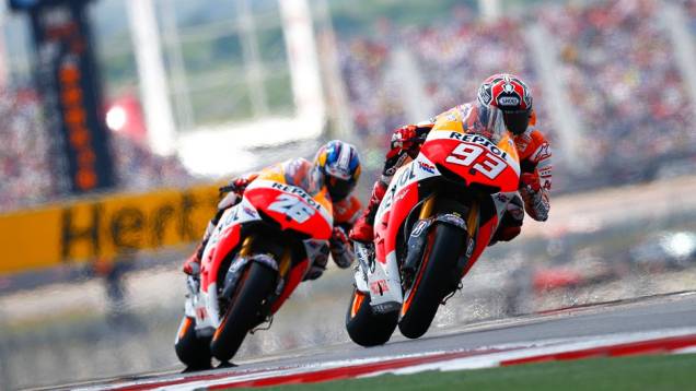 Com esta vitória, Márquez se tornou o mais jovem vencedor da MotoGP | <a href="https://quatrorodas.abril.com.br/moto/noticias/motogp-marc-marquez-vence-gp-americas-739261.shtml" rel="migration">Leia mais</a>