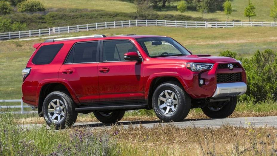 O veículo passou por algumas modificações visuais e também conta com novos itens tecnológicos | <a href="%20https://quatrorodas.abril.com.br/noticias/fabricantes/toyota-revela-novo-4runner-739940.shtml" rel="migration">Leia mais</a>