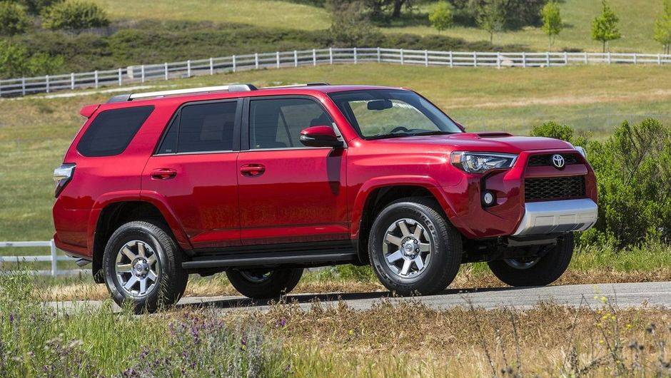 O ve&iacute;culo passou por algumas modifica&ccedil;&otilde;es visuais e tamb&eacute;m conta com novos itens tecnol&oacute;gicos | <a href="%20https://quatrorodas.abril.com.br/noticias/fabricantes/toyota-revela-novo-4runner-739940.shtml" rel="migration">Leia mais</a>