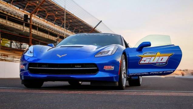 Esta será a 12ª vez que um Corvette ocupará o posto de Pace Car da mais importante corrida de monopostos dos Estados Unidos | <a href="%20https://quatrorodas.abril.com.br/noticias/fabricantes/chevrolet-corvette-stingray-sera-pace-car-indy-740349.shtml" rel="migration">Leia</a>