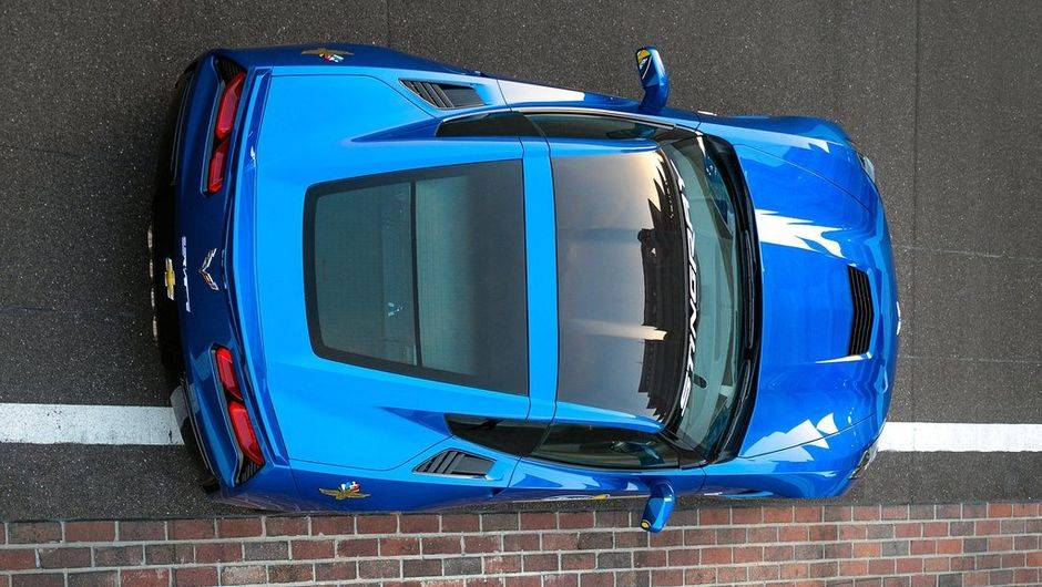Assim o Corvette Stingray Pace Car manter&aacute; o motor 6.2 de 450 cavalos de pot&ecirc;ncia | <a href="https://quatrorodas.abril.com.br/noticias/fabricantes/chevrolet-corvette-stingray-sera-pace-car-indy-740349.shtml" rel="migration">Leia mais</a>