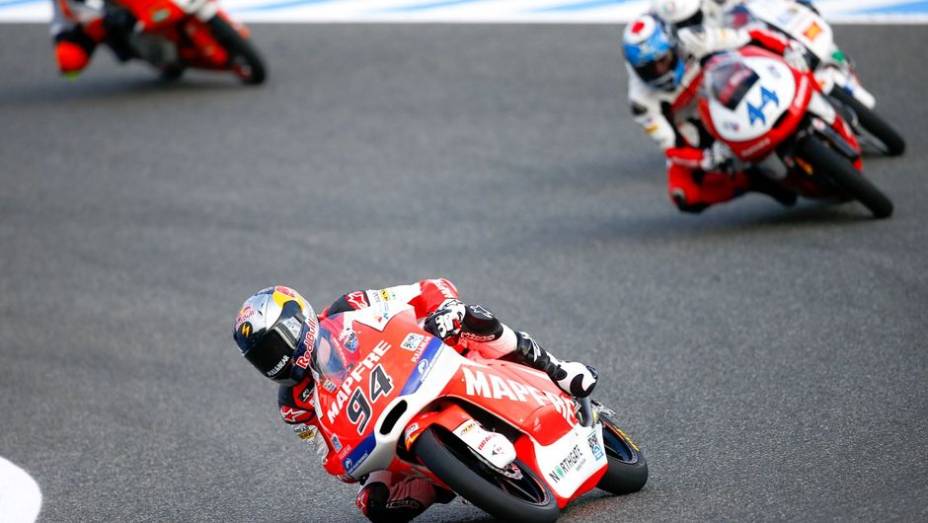 Já na Moto3, Jonas Folger liderou a sexta-feira | <a href="https://quatrorodas.abril.com.br/moto/noticias/motogp-lorenzo-lidera-treinos-jerez-740399.shtml" rel="migration">Leia mais</a>